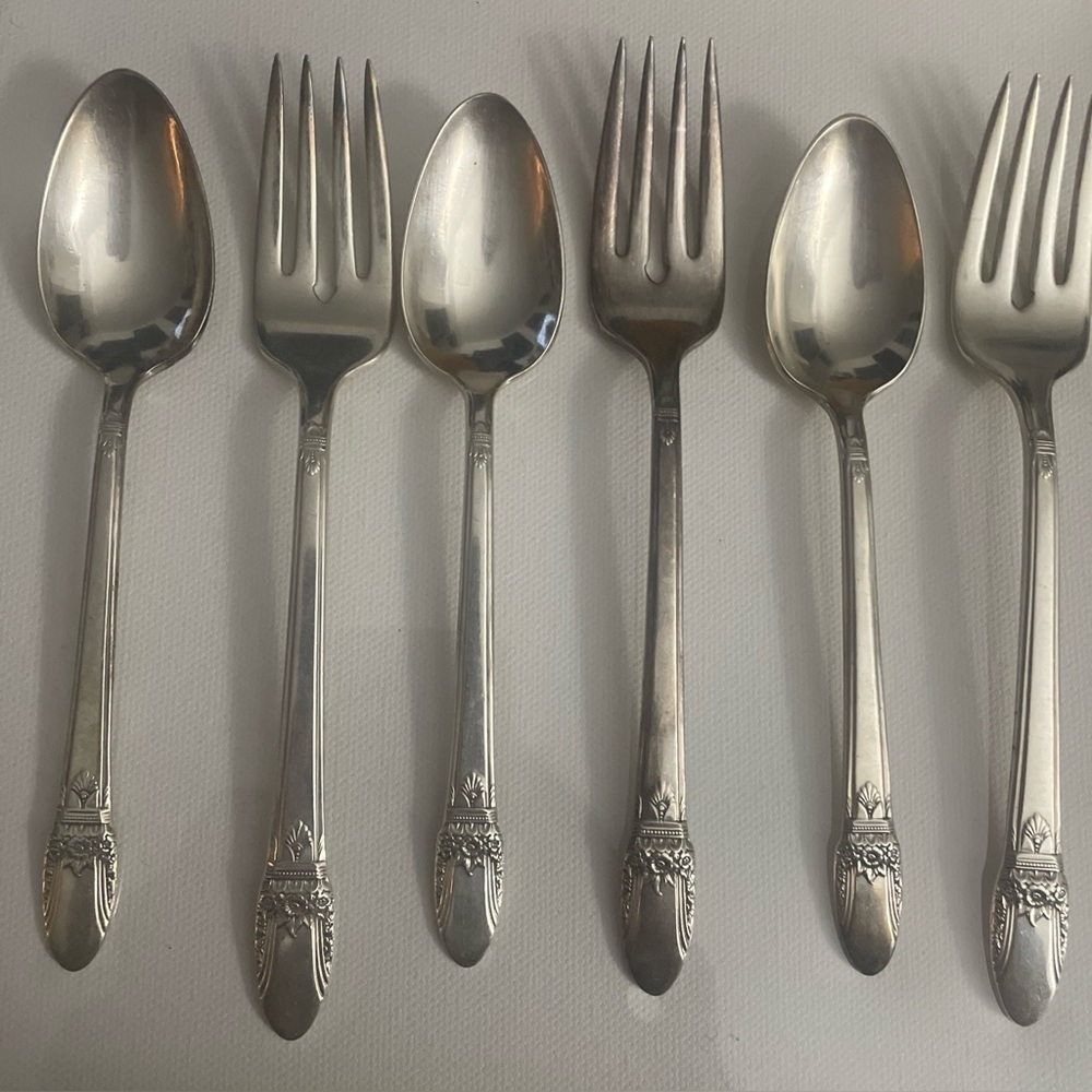 1847 Rogers Silver Plate spoons and forks 
Price is for all 6